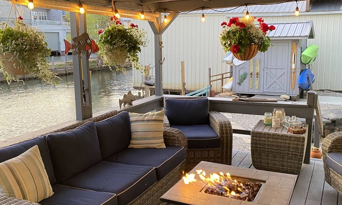 Sandusky House | Beautiful Sandusky Bay house with private lagoon for swimming, kayaking ,boating