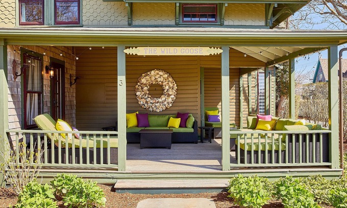 Siasconset House | Beautiful 'Sconset Victorian House w/Beach Access