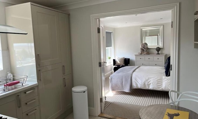 Cleethorpes Apartment | Beautiful Seafront Studio Apartment