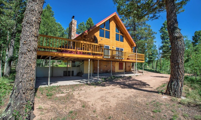 Florissant Cabin | Beautiful Secluded Cabin on 2.5 acres with hot tub and Wi-Fi