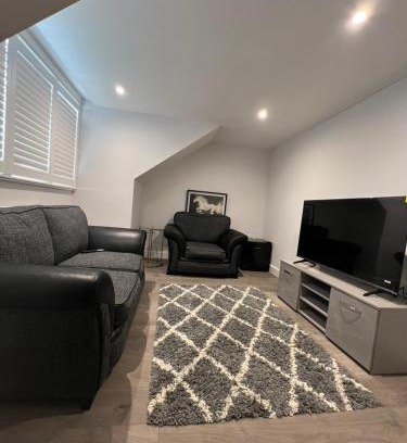 Strood House | Beautiful Shared One Bed Flat (Room/Front)
