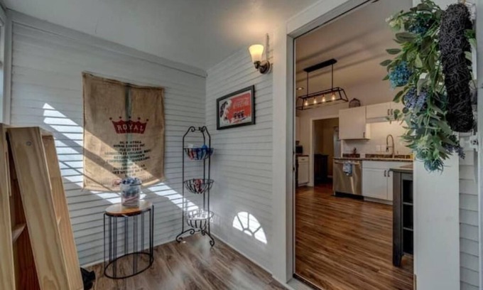 Merion Village House | Beautiful South-Side Stay