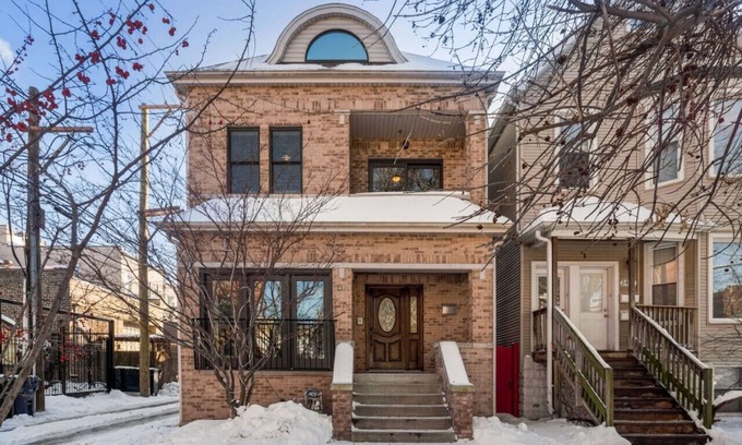 North Center Condo | Beautiful Spa Like Suite on the North side!