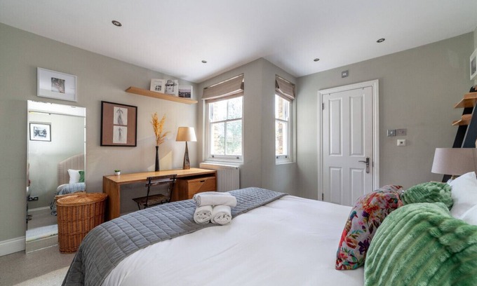 De Beauvoir Apartment | Beautiful & Spacious Apartment with Gorgeous Patio