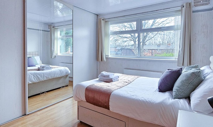 Burnage House | Beautiful Spacious 5bd House With Free Parking