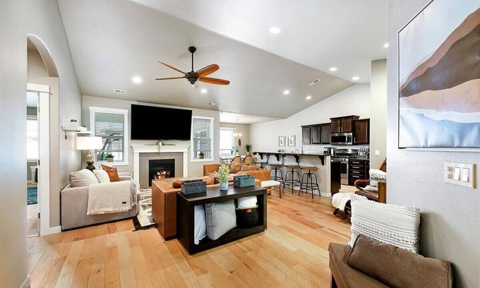 Southwest Ada County Alliance House | 🏡 Beautiful Spacious Boise Home: ✌️TWO Masters w/Full Baths ➕ walk-in closets