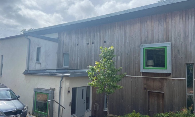 Totnes House | Beautiful spacious Eco Home in centre of Totnes, open plan living, large garden