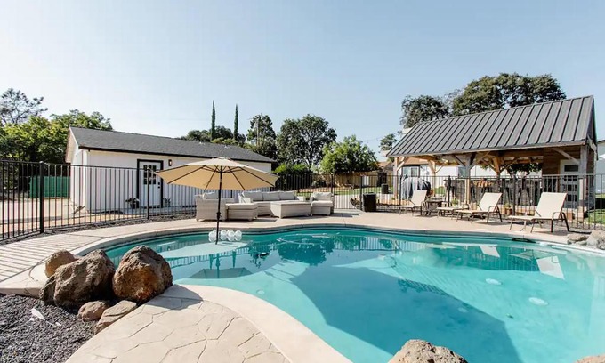 Roseville Apartment | Beautiful spacious guest home