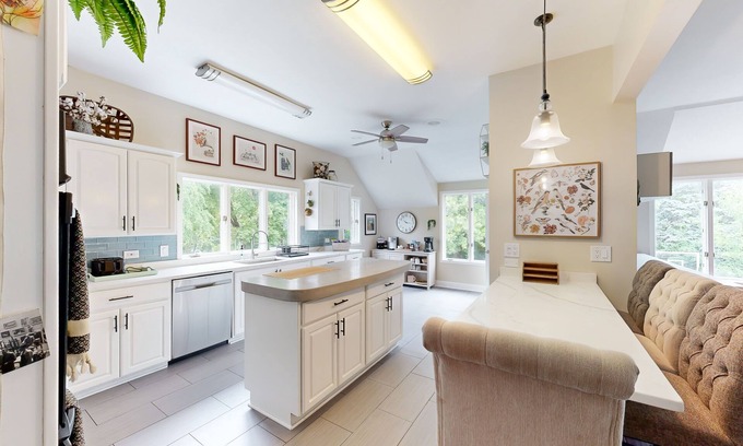 McHenry House | Beautiful, spacious home with mature landscaping, game room, & grill - dogs ok