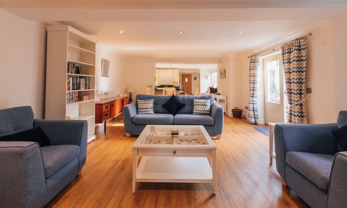 Mundesley Apartment | Beautiful spacious property a stones throw from North Norfolk beach