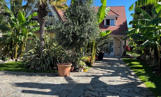 Sevran House | Beautiful, spacious property in an exotic setting.