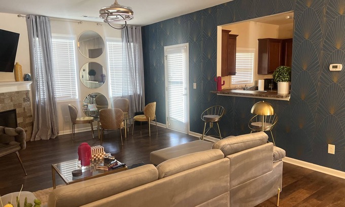 Clarkdale House | Beautiful Spacious Townhome Minutes from Atlanta Airport