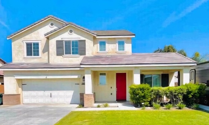 Pumpkin Center House | Beautiful Spacious 4BR 3BA Home with King Suite