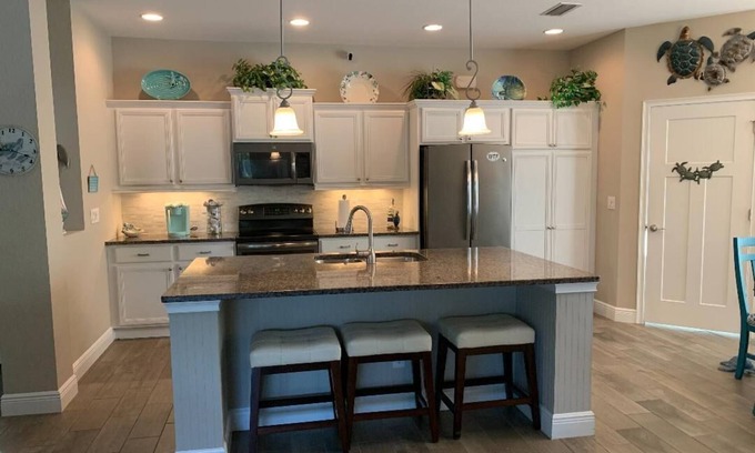 Rotonda Lakes House | Beautiful spacious 3 bedroom/ 2 bath pool home with an outdoor kitchen