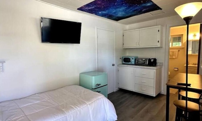 Davis Apartment | Beautiful spot in a great location
