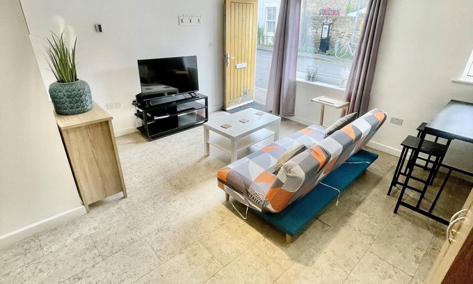 Mill Road Apartment | Beautiful Studio in Cambridge City Centre