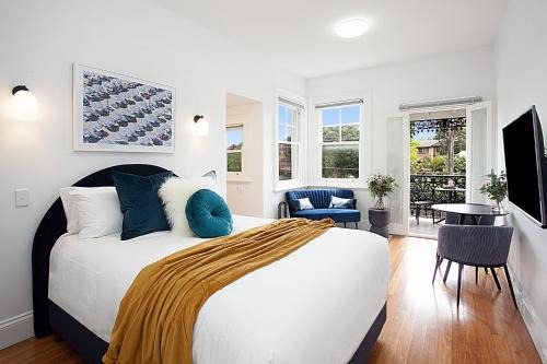 Lewisham Apartment | Beautiful Studio in Heritage Building with Balcony
