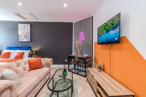 Montpelier Apartment | Beautiful Studio Next to Beach & Shopping Centre