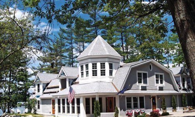Edgecomb House | Beautiful studio unit at resort, sleeps 6