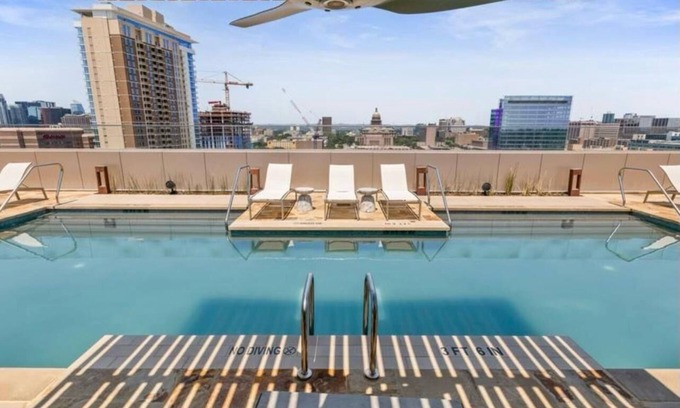 Central East Austin Apartment | Beautiful studio with rooftop patio with 2 swimming pools, basketball court