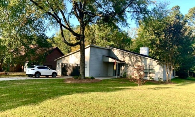 Provincetowne House | Beautiful, Stylish, Clean & Comfortable home - Fenced Backyard