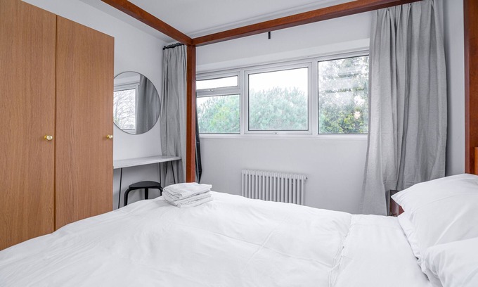 Epsom Apartment | Beautiful Stylish Two Bedroom Apartment in Epsom!