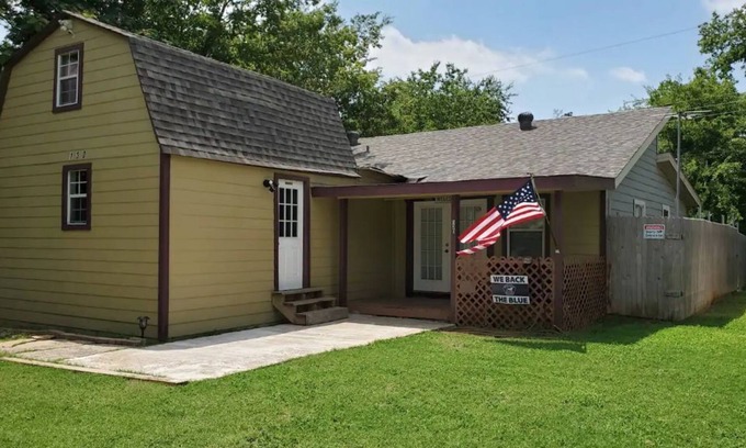 Roanoke House | Beautiful Suburban Beam House at Roanoke Texas