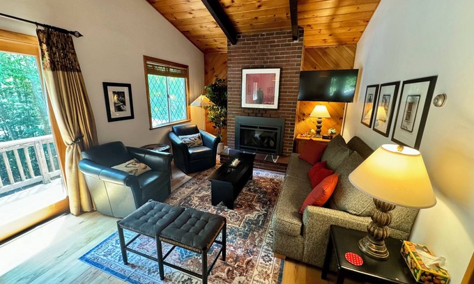 Moultonborough House | Beautiful Suissevale Home 163 Steps from Lake Winnipesaukee