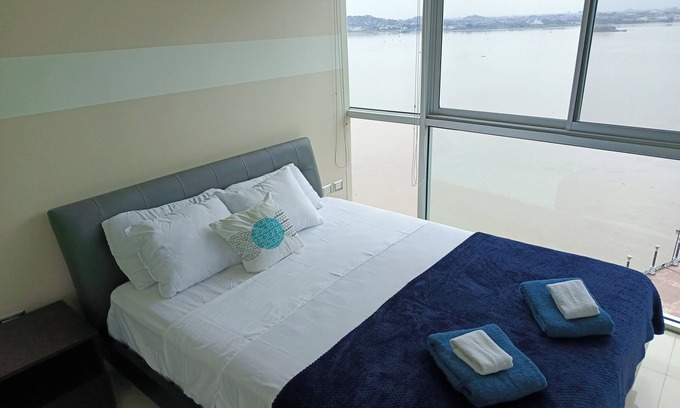 Guayaquil Apartment | Beautiful Suite with river view in Santa Ana harbor