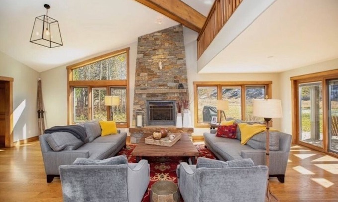 Sun Valley House | Beautiful Sun Valley home, 5 minutes to the everything-skiing, hiking, downtown!