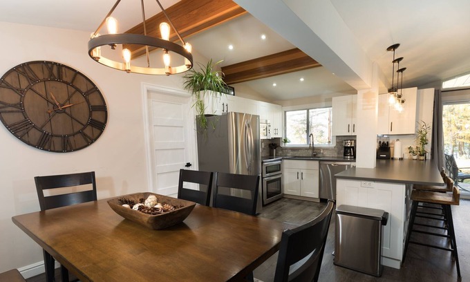 Lake of Bays Cottage | Beautiful sunset views on pristine Lake of Bays!
