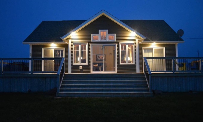 Clinton Cottage | Beautiful sunsets in Clinton. Close to Cavendish and other amenities.