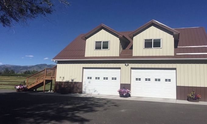 Bozeman House | Beautiful sunsets & mountain views!