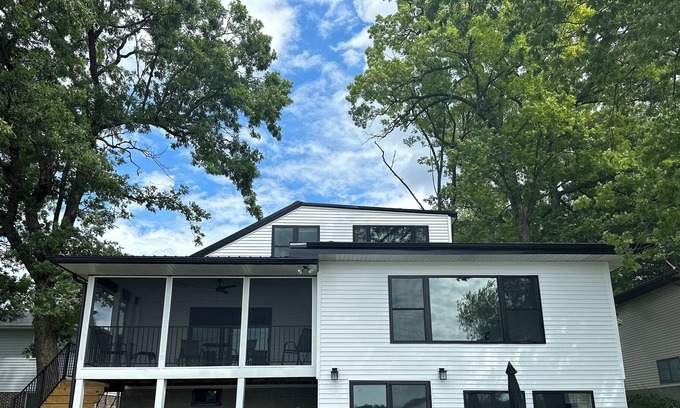 Markesan House | Beautiful Sunsets on Little Green Lake!