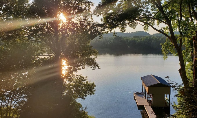 Spring City House | Beautiful Sunsets with a Dock on Watts Bar Lake