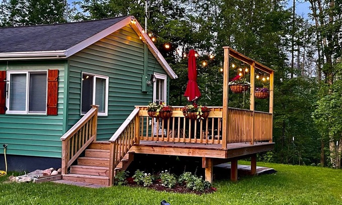 Winter Cottage | Beautiful sunsets, water access, close to trails, Wi-Fi, sml dogs