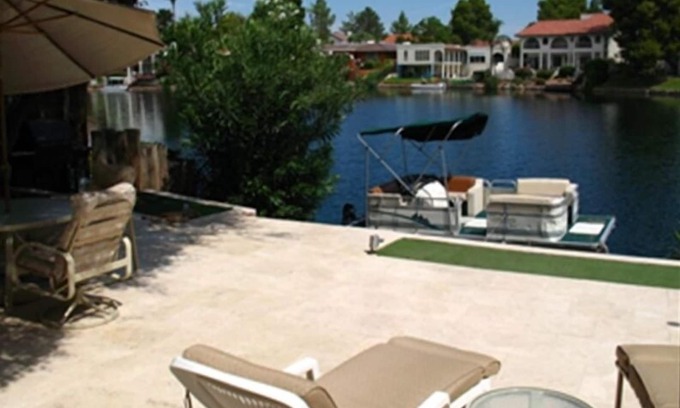 The Lakes Villa | Beautiful Tempe Waterfront Villa with Many Extras