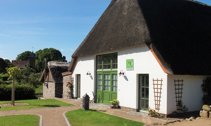 Kogel House | Beautiful thatched cottage amidst the nature park "Lauenburg Lakes"