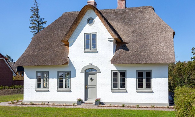 Nebel House | Beautiful thatched roof house in Nebel, wonderful location!