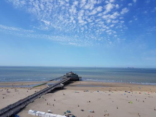 Blankenberge Apartment | Beautiful Top Floor Seaview Studio Apartment B'berge-Bruges