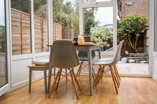 Bournemouth House | Beautiful Town House with Private Garden and Patio