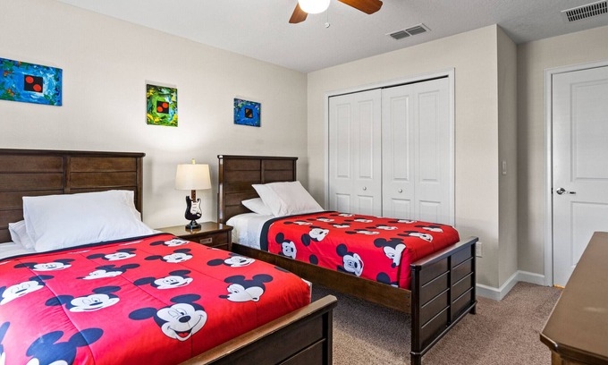 Kissimmee Ski Chalet | Beautiful Townhouse 4Bed/3Bath/Pool/5Min Disney