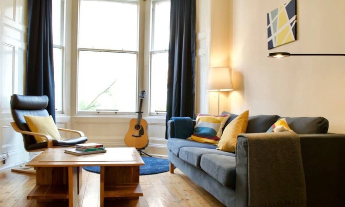 Merchiston Apartment | Beautiful Traditional 3 Bedroom Apartment in Edinburgh
