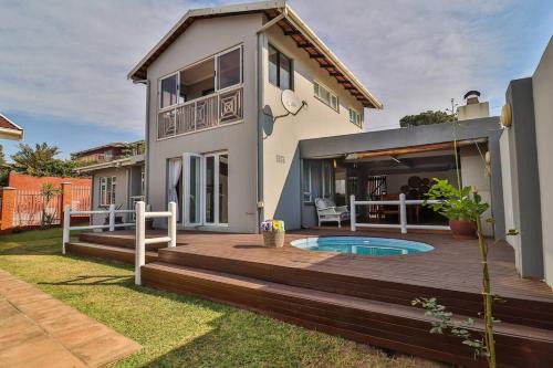 Pennington House | Beautiful Tropical Beach Haven