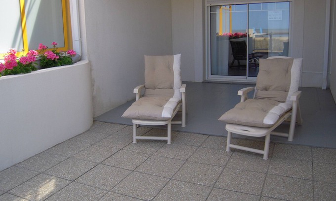 Port District Apartment | BEAUTIFUL TWO-ROOM APARTMENT WITH DIRECT ACCESS TO THE BEACH IN CHATELAILLON-PLAGE 17340
