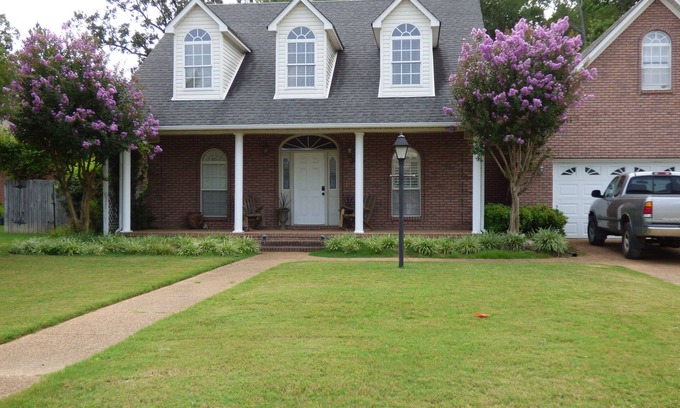 Twelve Oaks House | Beautiful "Twelve Oaks" home