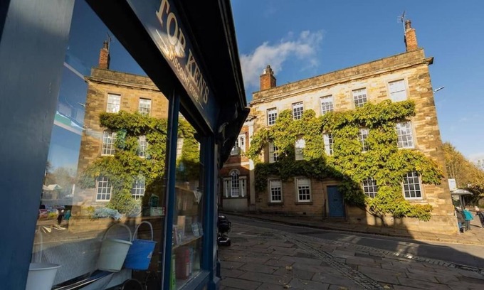 Wirksworth Cottage | Beautiful two-bedroom stone cottage in Wirksworth, Derbyshire, Pet Friendly