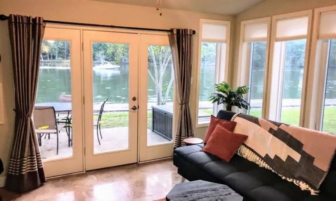 Mid America Condo | Beautiful Two Bedroom Condo Right At The Water's Edge