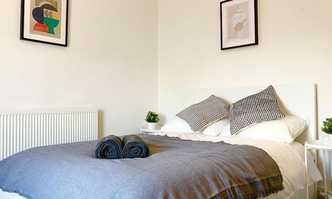 Margam House | Beautiful Two Bedroom Cottage