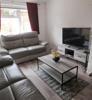 Stevenage Apartment | Beautiful two Bedroom house Entire house